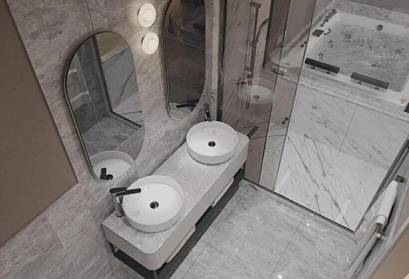 Отель Awen Lara