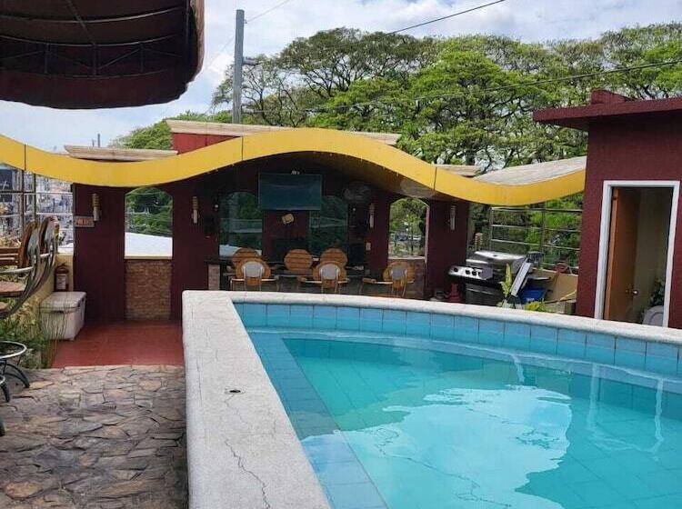 هتل Fields Palace