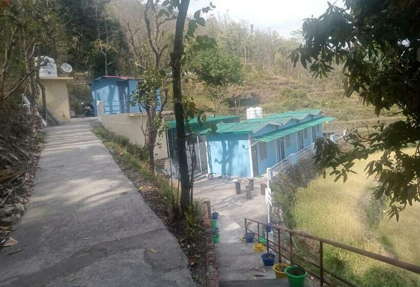 בית מלון כפרי Gujrada Peaks Home Stay