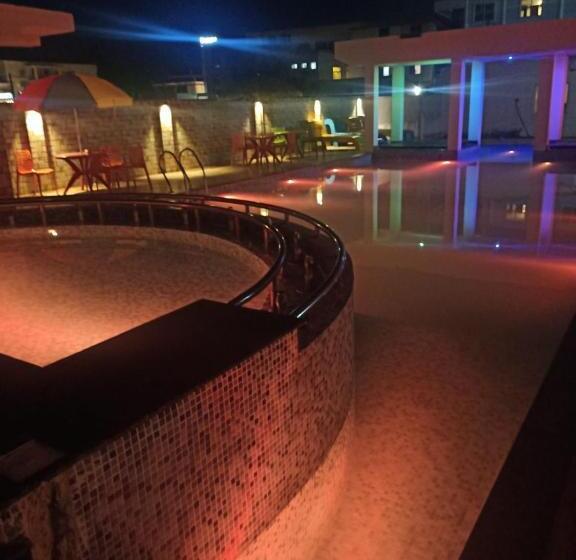 בית מלון כפרי Holiday Beach Resort !! Beach Distance 50 Mts !!