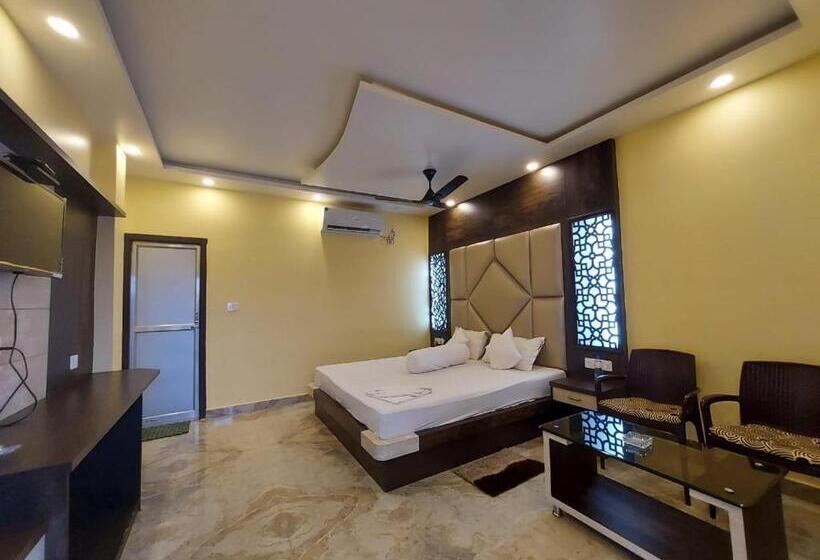 בית מלון כפרי Holiday Beach Resort !! Beach Distance 50 Mts !!