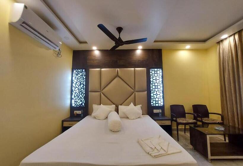 בית מלון כפרי Holiday Beach Resort !! Beach Distance 50 Mts !!