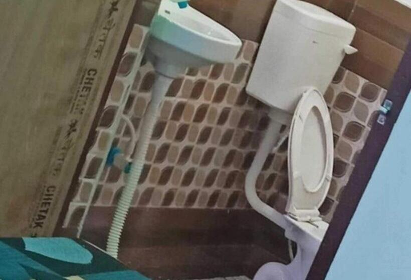 Отель Pop 810011  Royal Palace