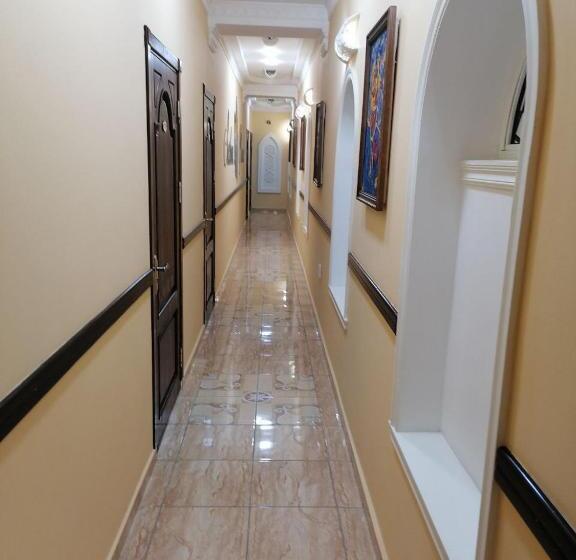 בית מלון כפרי Sarbon Plaza