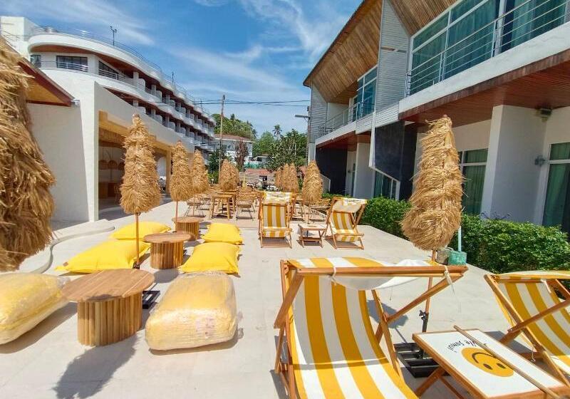 Отель Smile Samui Chaweng Beach Front Resort