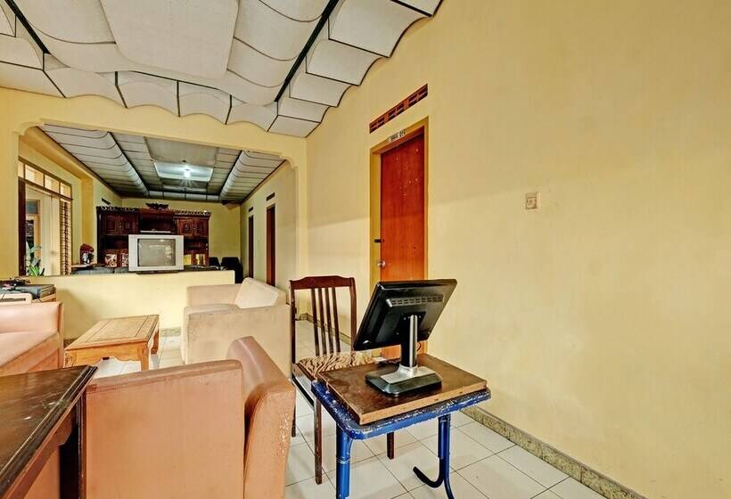 Spot On 92408 Hotel Renata 2