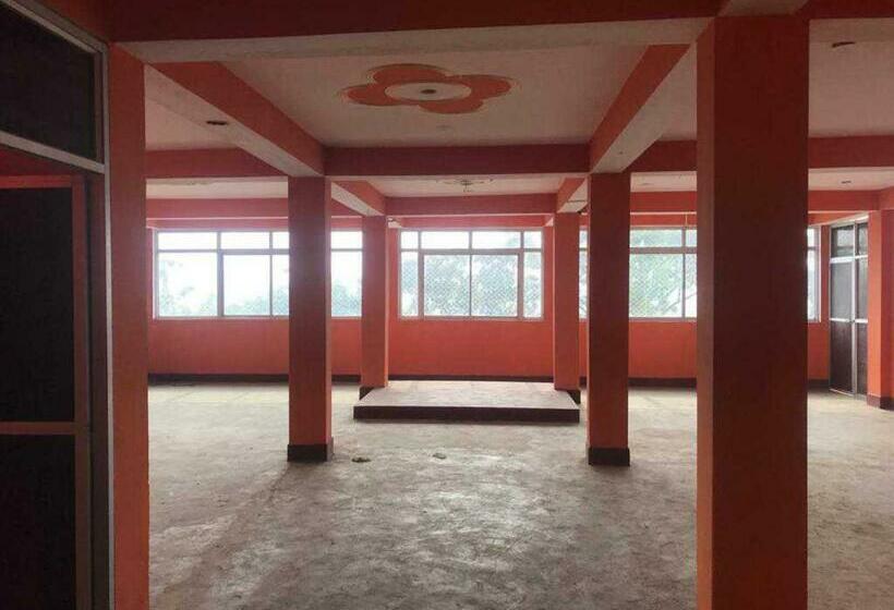 בית מלון כפרי Spot On The Green Resort Restaurant