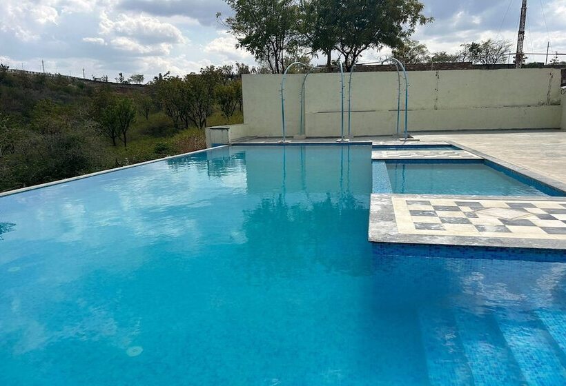 Hotel Shiv Ashray Resort