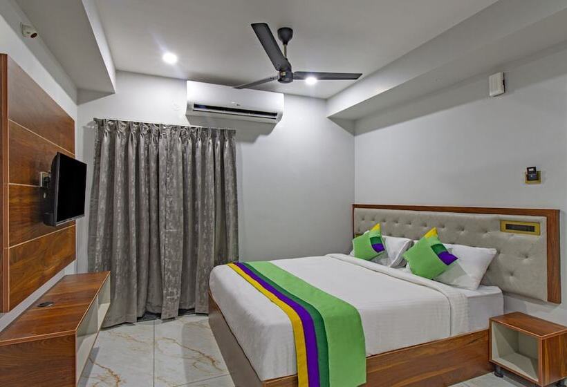 هتل Treebo Abhi Suites, Guntur