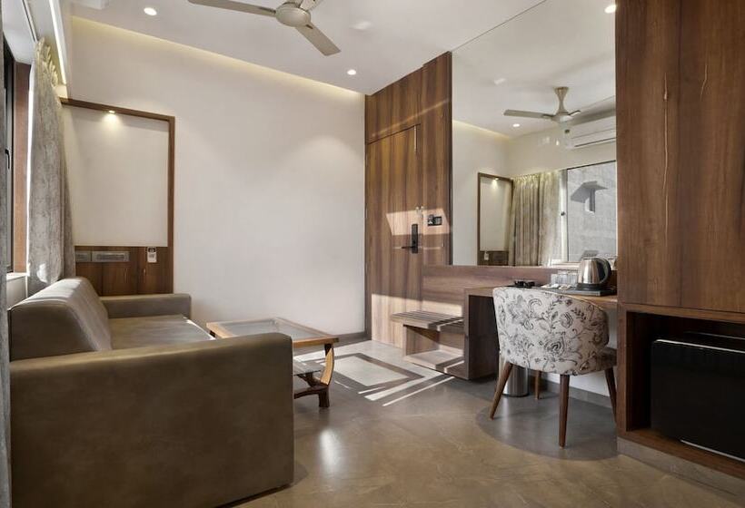 酒店 Treebo Premium Savera Inn