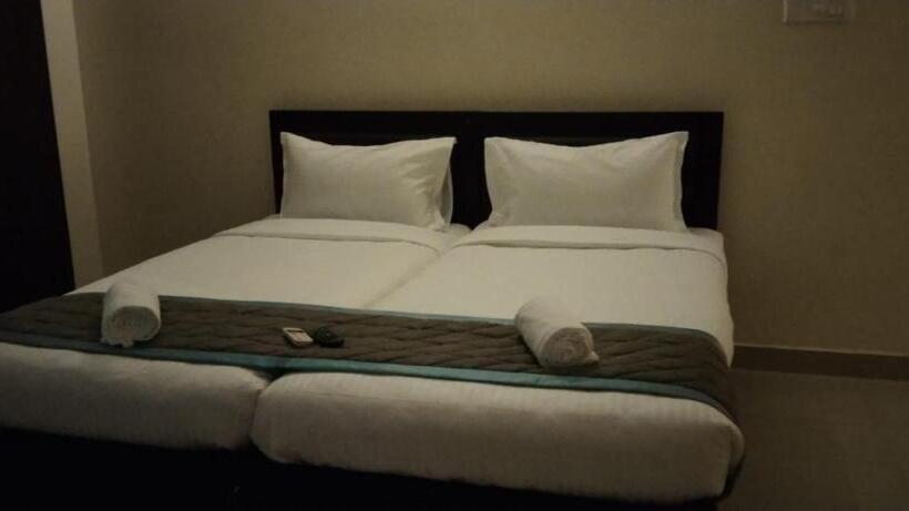 Отель Trinetraa Inc