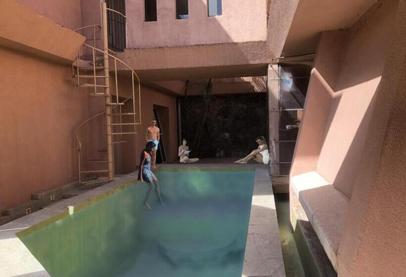 펜션 The Twin Grand Apartments And Guest House