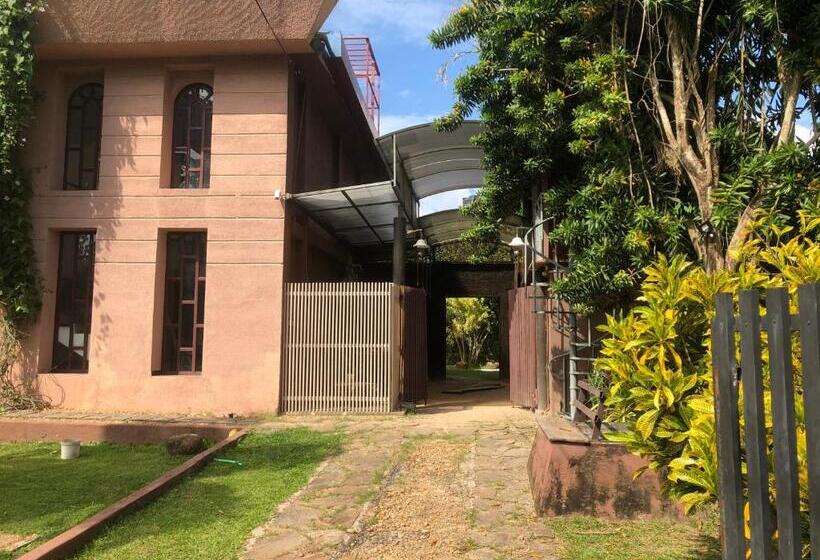 펜션 The Twin Grand Apartments And Guest House