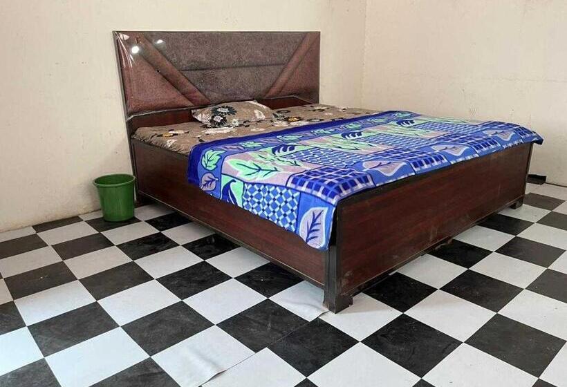 Spot On 81041 Hotel Royal Palace