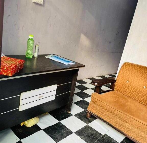 Spot On 81041 Hotel Royal Palace