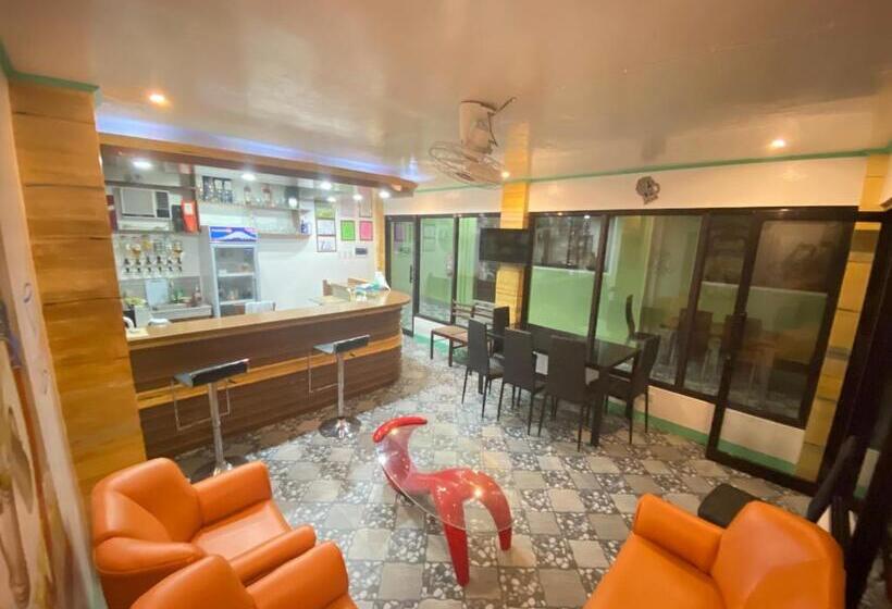 هاستل Guiding Lights Inn