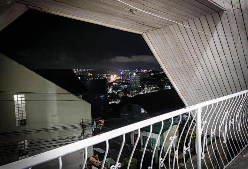 Nocleg ze śniadaniem Big Brotherhouse