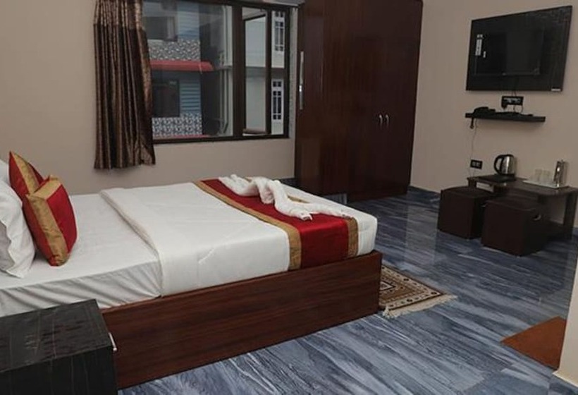 Fabhotel Flowery Pekoe Inn