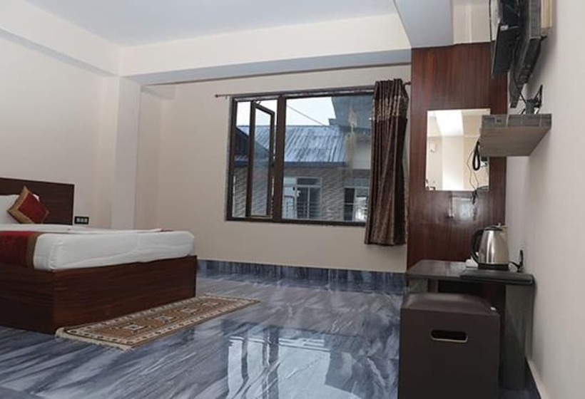 Fabhotel Flowery Pekoe Inn