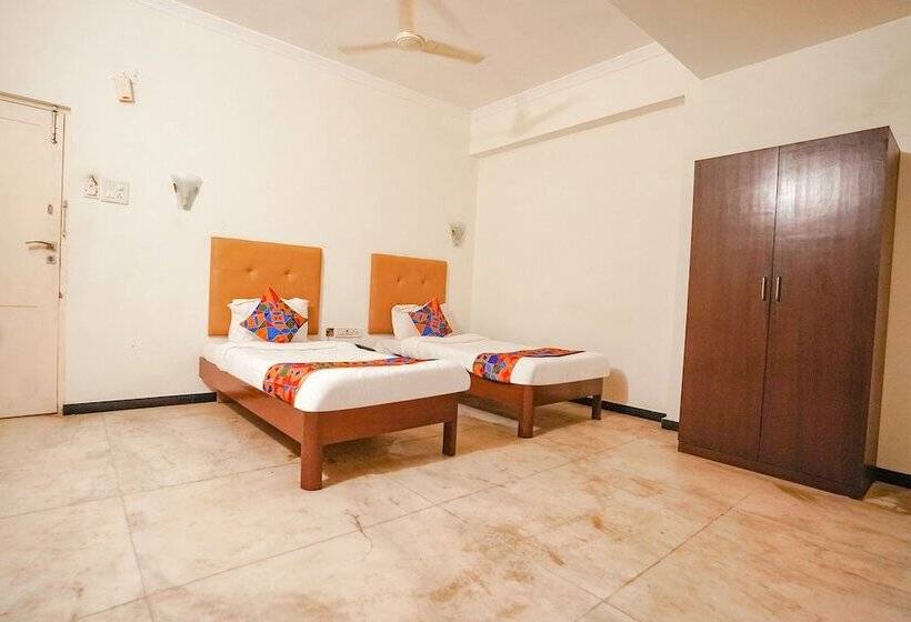 Отель Fabexpress Planet Grande