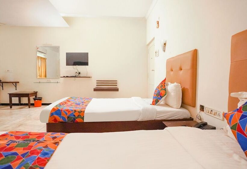 Отель Fabexpress Planet Grande