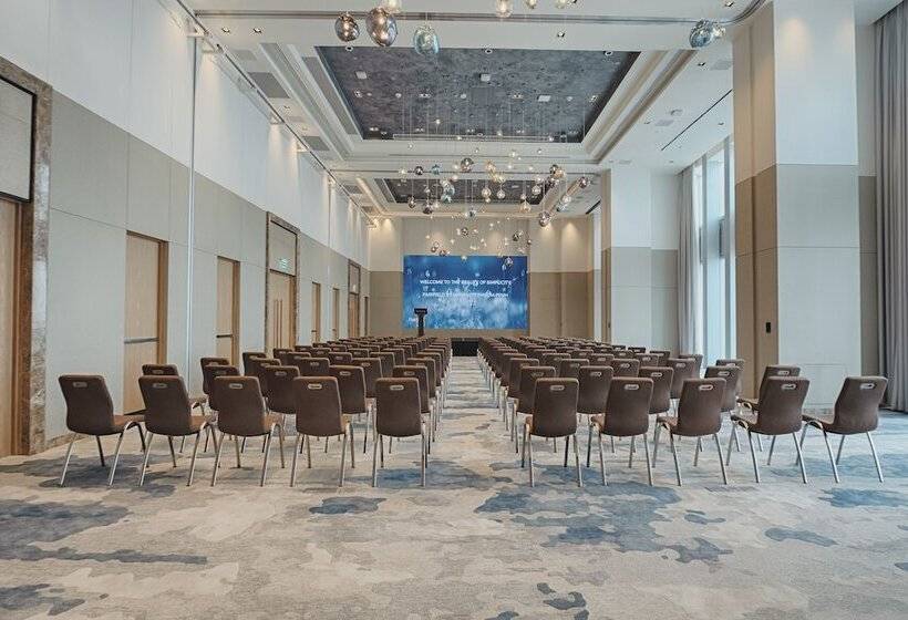 Отель Fairfield By Marriott Phnom Penh