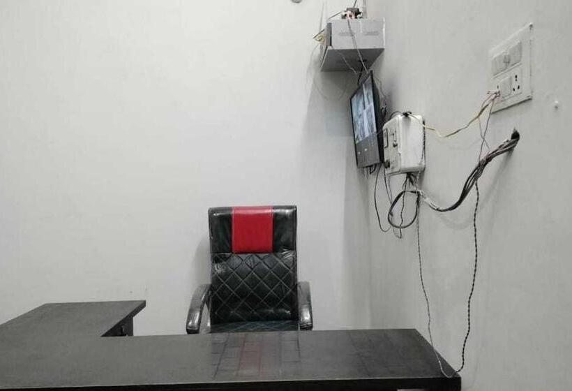 酒店 Oyo 81037 Lotus