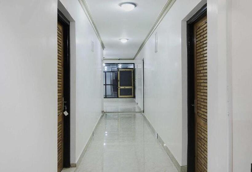 Отель Oyo Flagship 81045 East Lodge