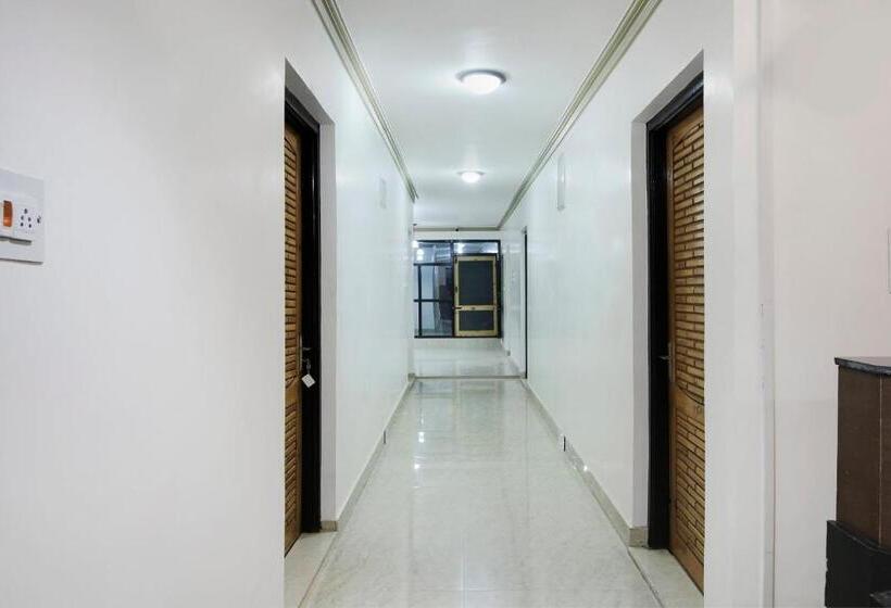 Отель Oyo Flagship 81045 East Lodge