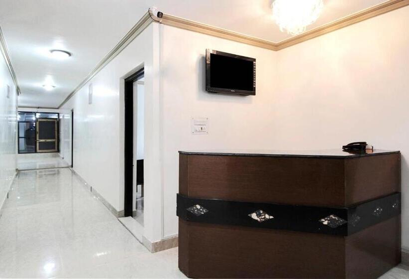 Отель Oyo Flagship 81045 East Lodge