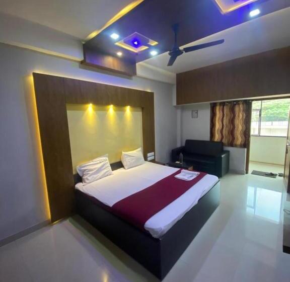 فندق Redbell Suites Calicut