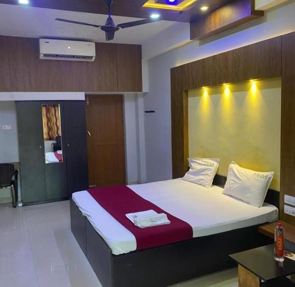 فندق Redbell Suites Calicut