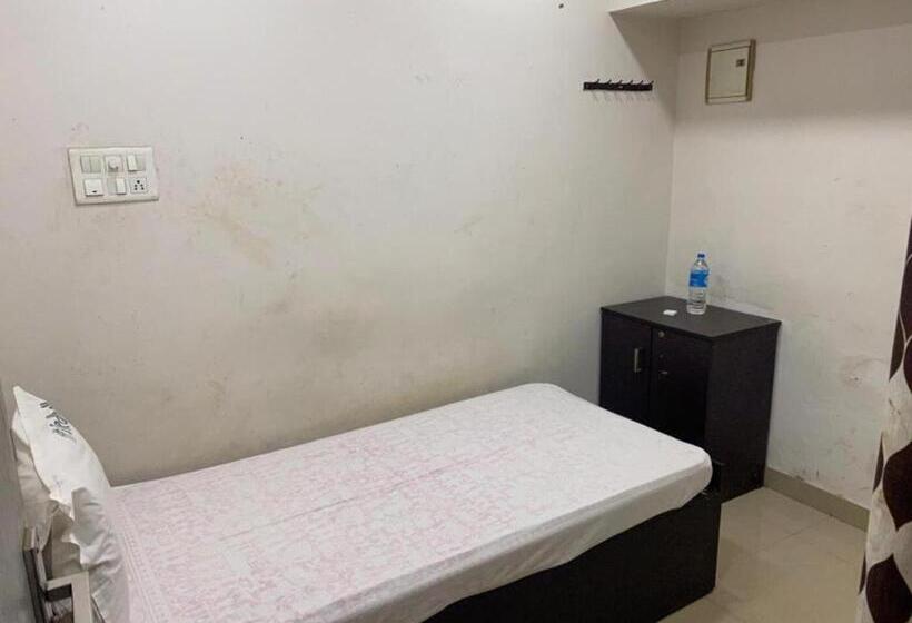 فندق Redbell Suites Calicut