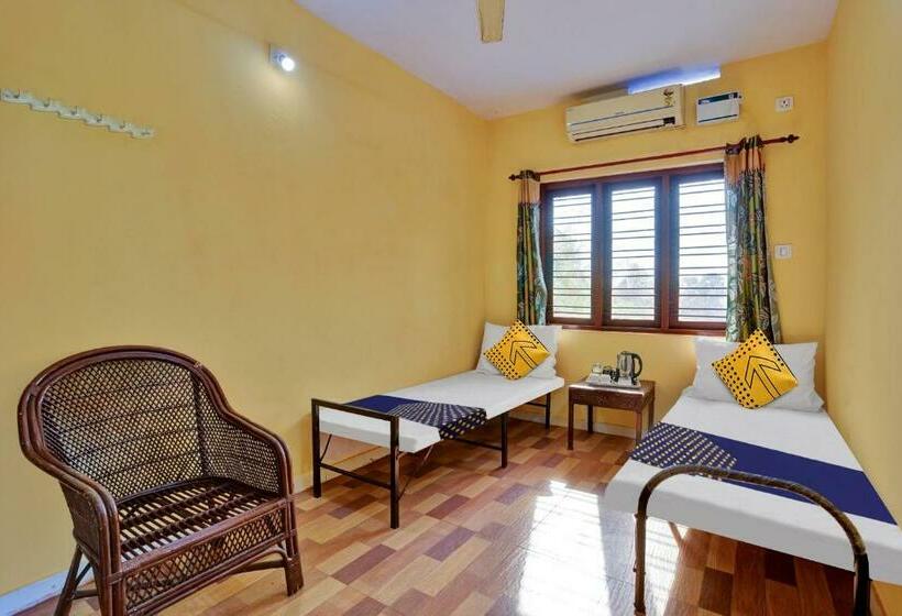 Отель Spot On 81052 The Lake Inn