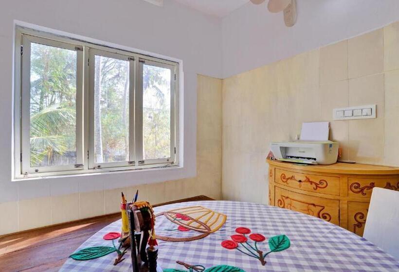 Отель Spot On 81052 The Lake Inn