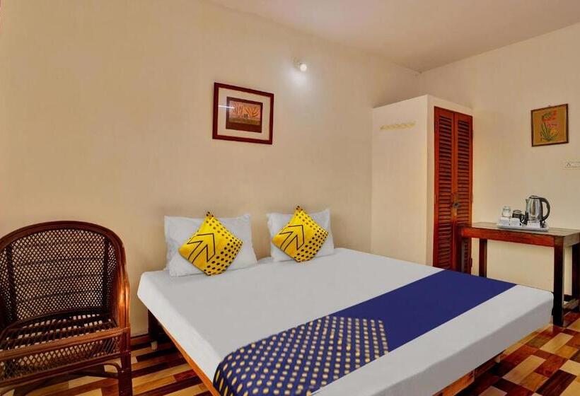 Отель Spot On 81052 The Lake Inn