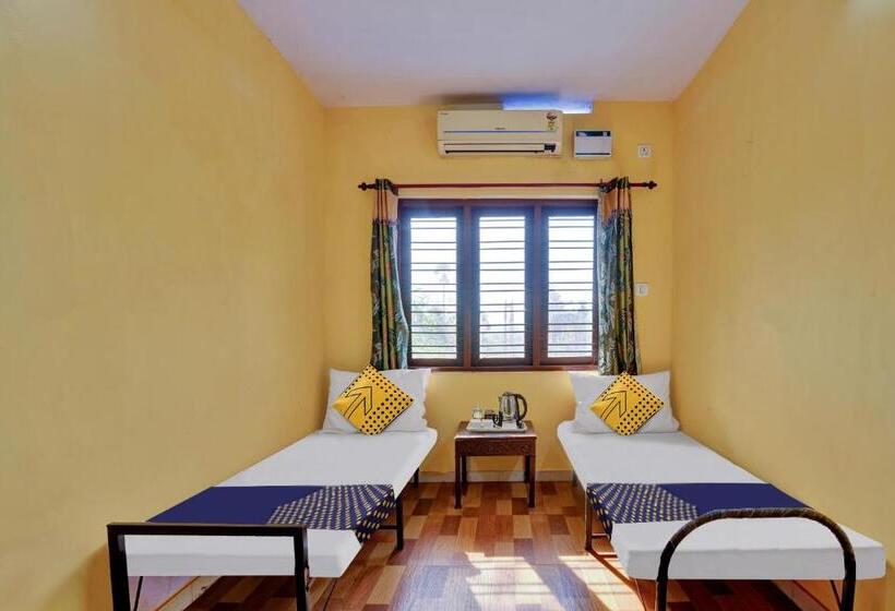 Отель Spot On 81052 The Lake Inn