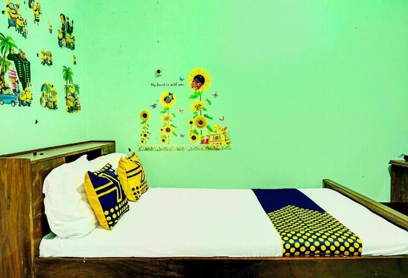 בית מלון כפרי Spot On 92400 Dhaha Penginapan House Syariah