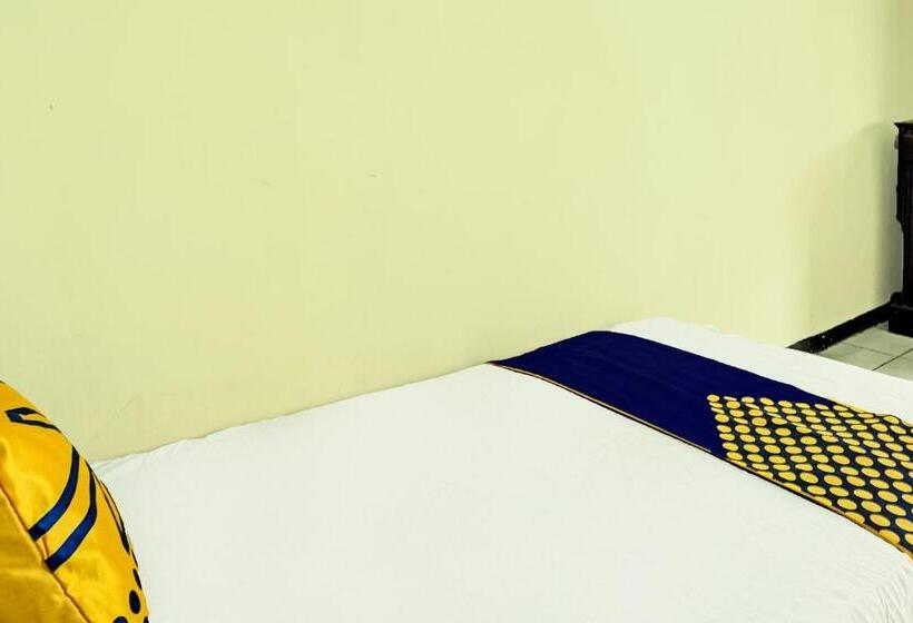 فندق Spot On 92400 Dhaha Penginapan House Syariah