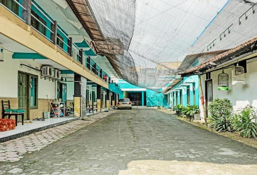 בית מלון כפרי Spot On 92400 Dhaha Penginapan House Syariah