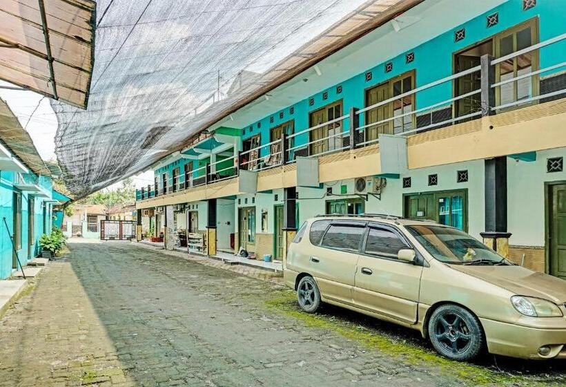 בית מלון כפרי Spot On 92400 Dhaha Penginapan House Syariah