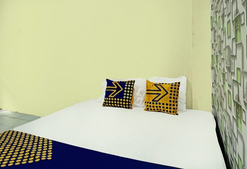 בית מלון כפרי Spot On 92400 Dhaha Penginapan House Syariah