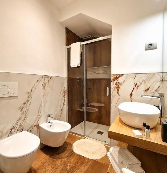 بنسيون Murphy Holiday Home   Camera Matrimoniale Angioy