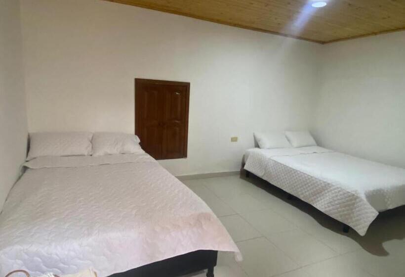 بنسيون Hospedaje Casa Lola