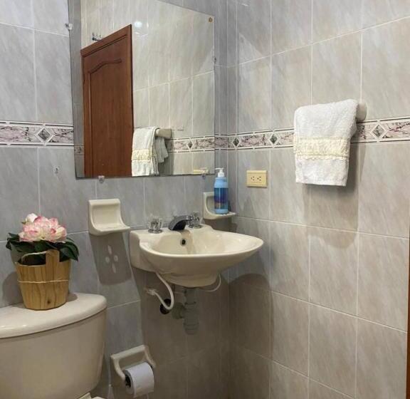 بنسيون Hospedaje Casa Lola