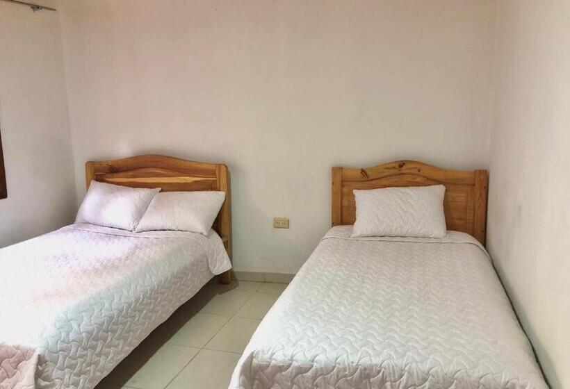 بنسيون Hospedaje Casa Lola