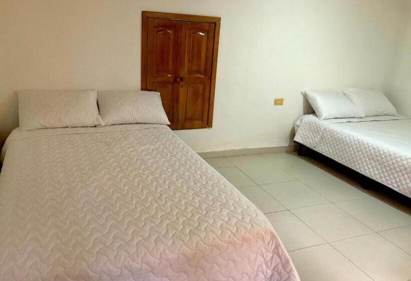 بنسيون Hospedaje Casa Lola