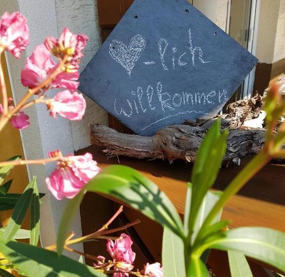 بنسيون Weingut U. Gästehaus Becker