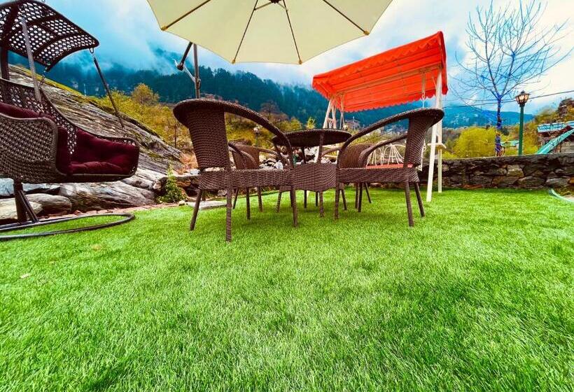 בית מלון כפרי The Beas Riverside Resort, Manali