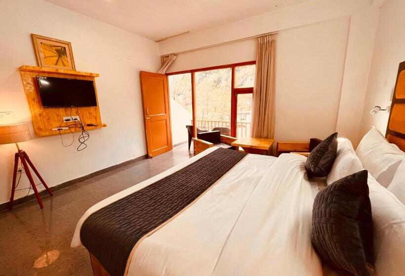 בית מלון כפרי The Beas Riverside Resort, Manali